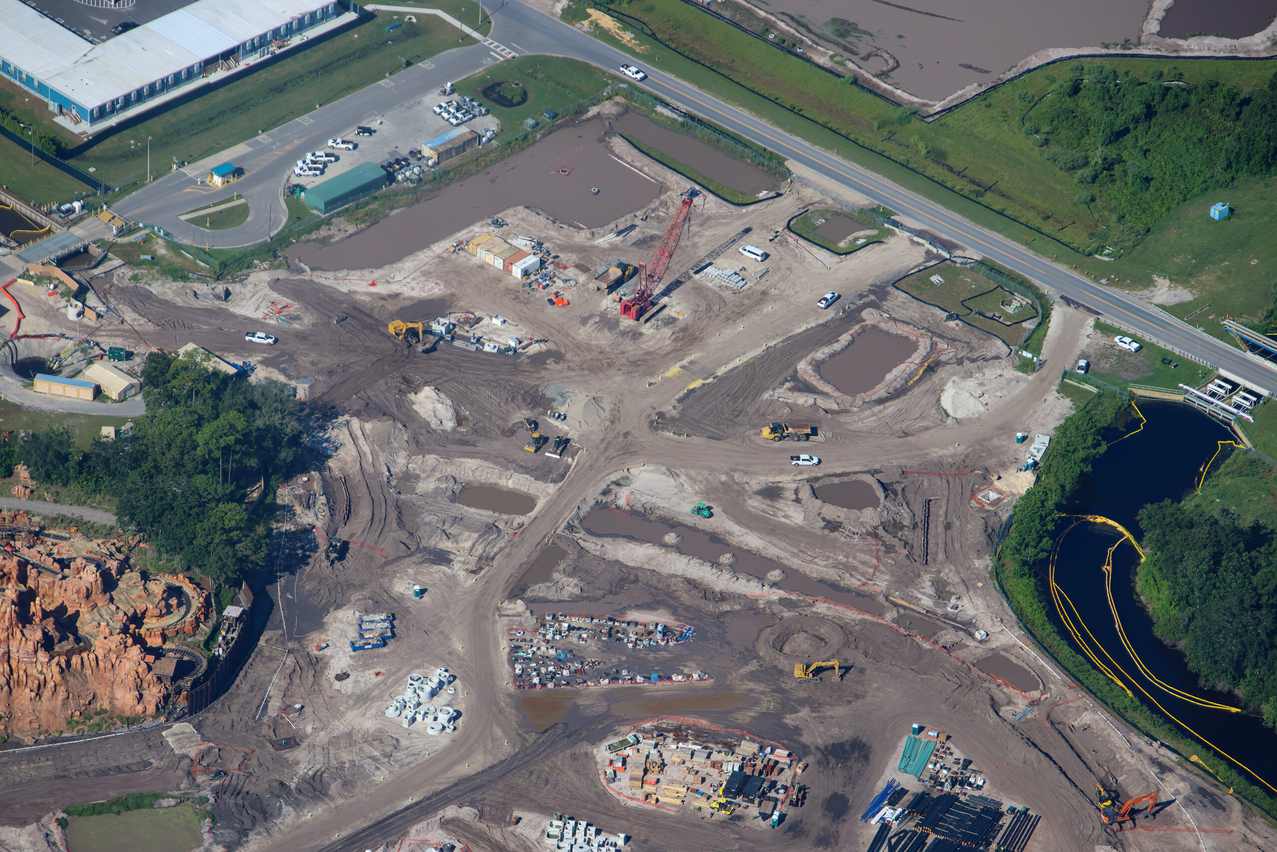 The enormous construction zone for Piston Peak National Park and Villains Land now stretches from the former Rivers of America far into the backstage areas of Magic Kingdom.