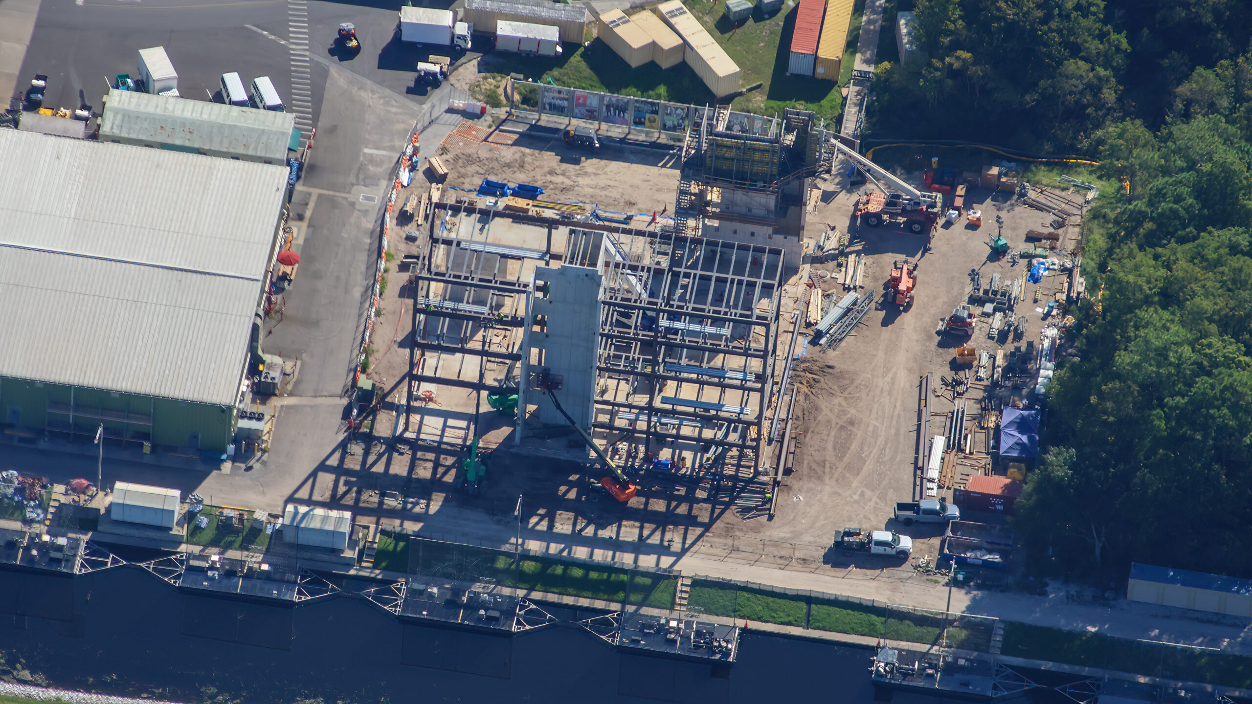 The enormous construction zone for Piston Peak National Park and Villains Land now stretches from the former Rivers of America far into the backstage areas of Magic Kingdom.