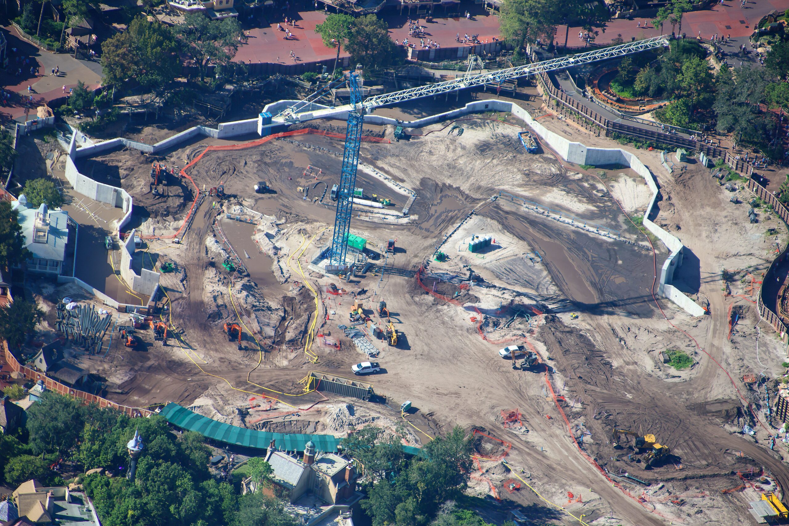 The enormous construction zone for Piston Peak National Park and Villains Land now stretches from the former Rivers of America far into the backstage areas of Magic Kingdom.