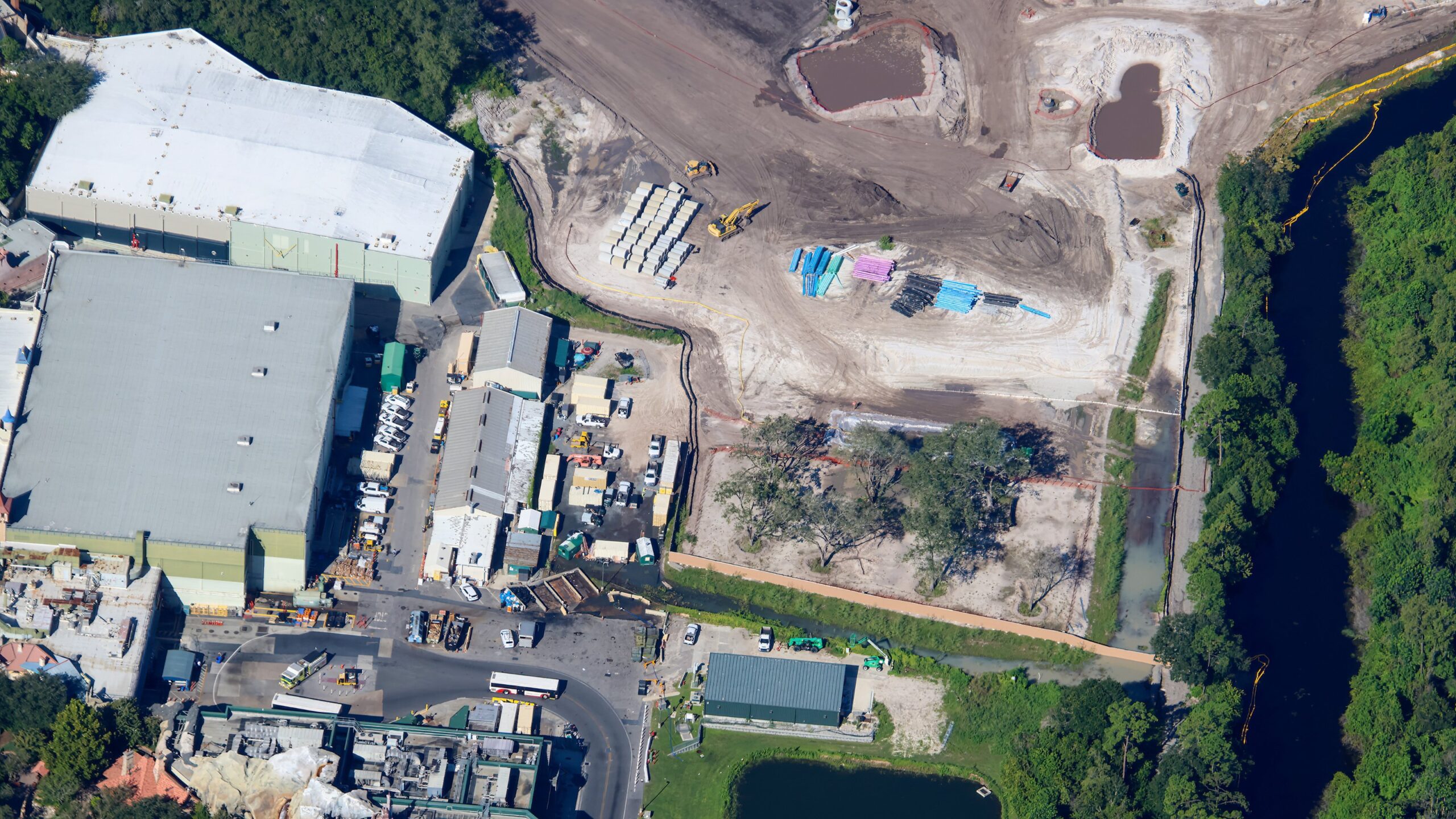 The enormous construction zone for Piston Peak National Park and Villains Land now stretches from the former Rivers of America far into the backstage areas of Magic Kingdom.
