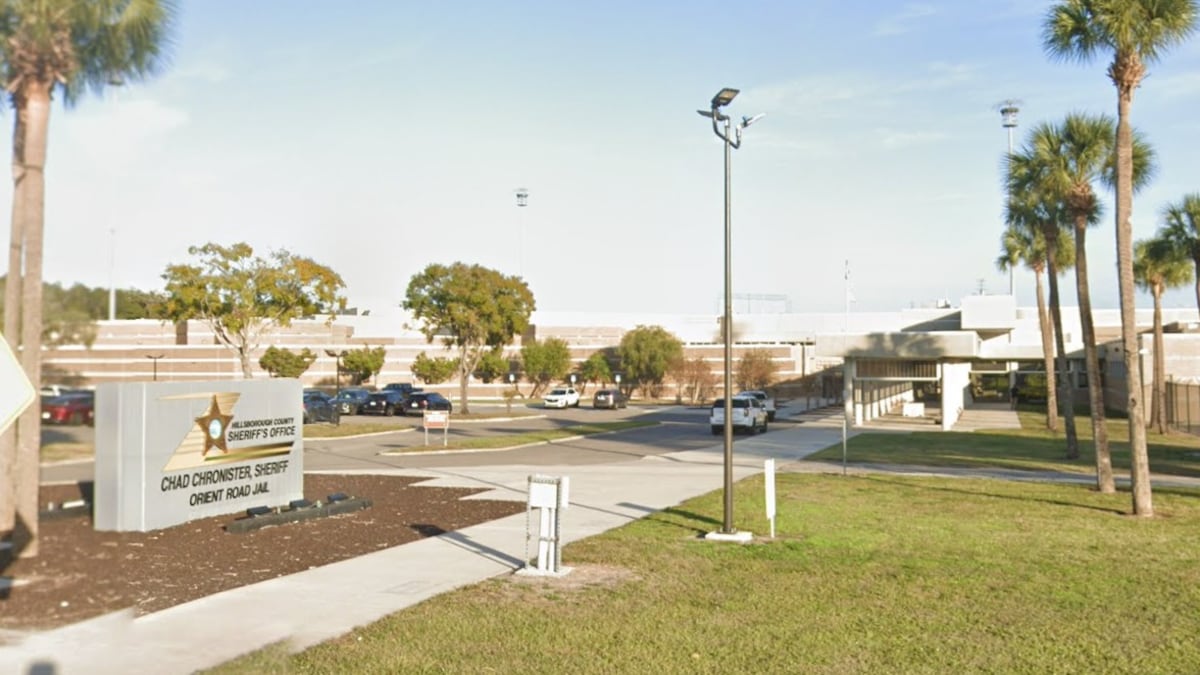 Man being held in Hillsborough jail dies in hospital, deputies say