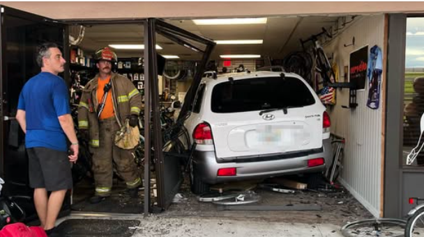 SUV crashes into bike shop in Jensen Beach