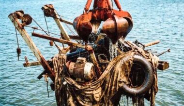 Major obstruction causing hazard removed from Florida waterway