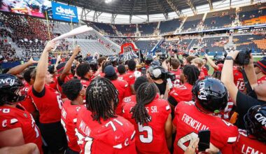 Cincinnati rallies from 21-point halftime deficit to defeat Miami 35-31 on Tabb’s TD run