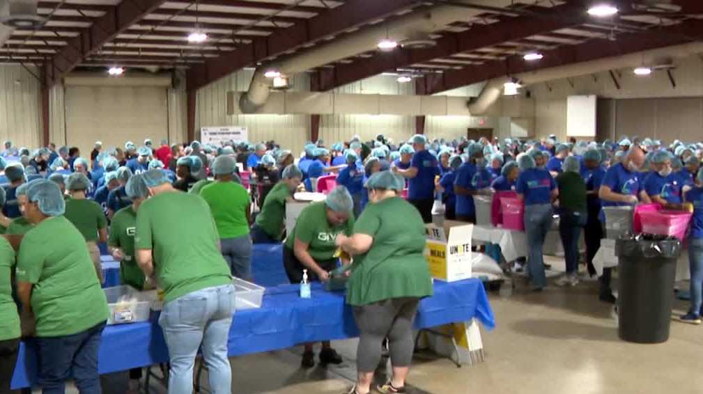 Orlando volunteers pack 210,000 meals for 9/11 Day of Service