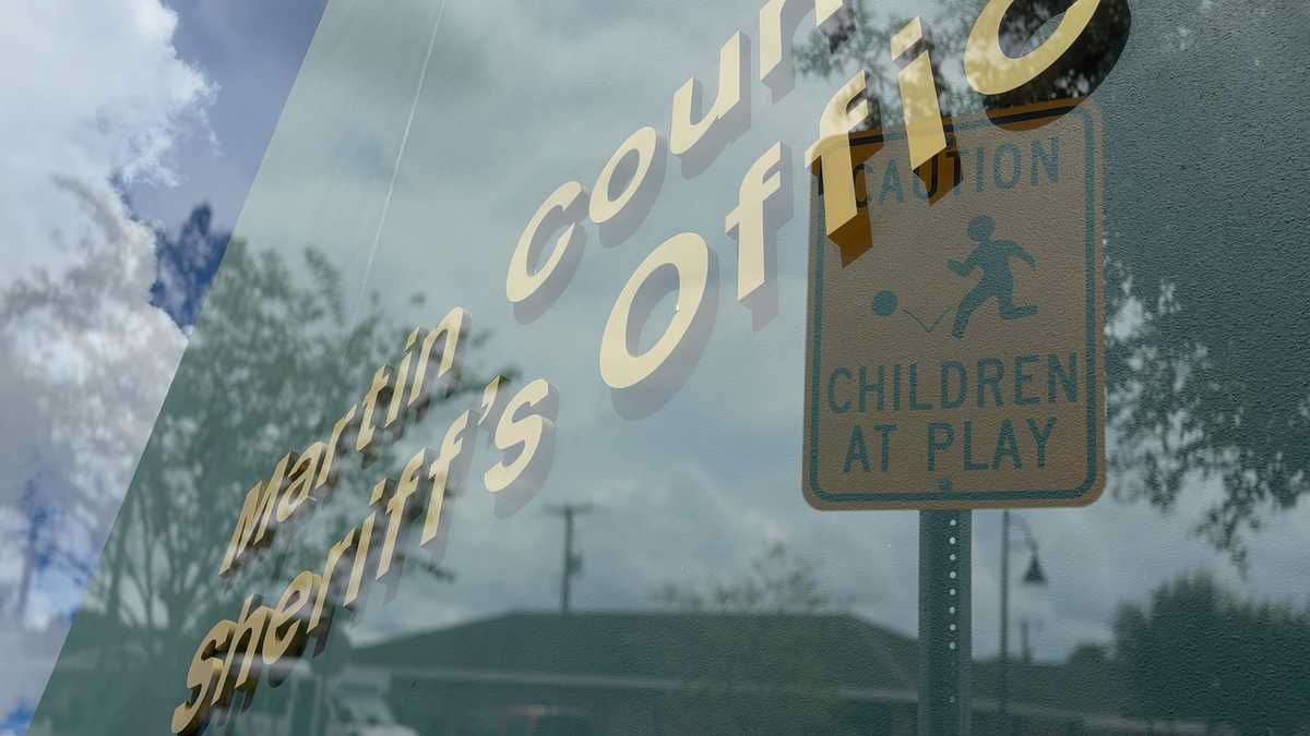 Florida law questioned after parent pulls gun school bus stop