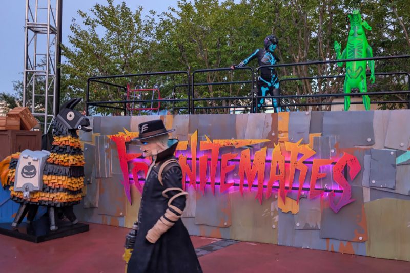 Dusk at Fortnightmares scare zone Orlando