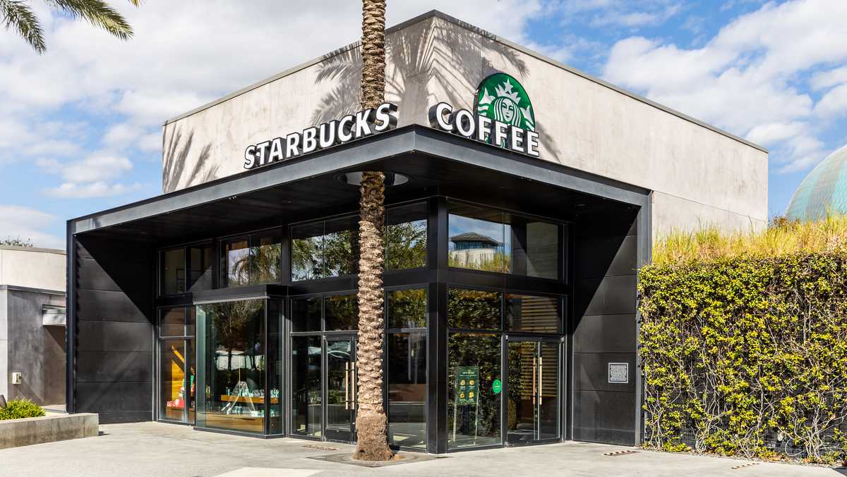 Starbucks closing Fort Myers location off Colonial Boulevard