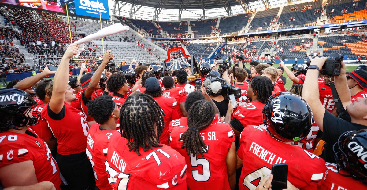Cincinnati snatches final Victory Bell from Miami (OH), 35-31, in dramatic comeback