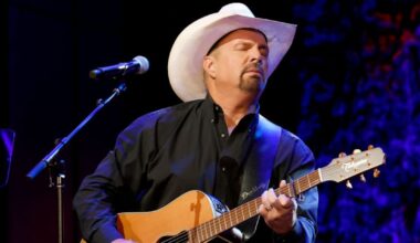 Garth Brooks adds 3rd Orlando show after two sell out
