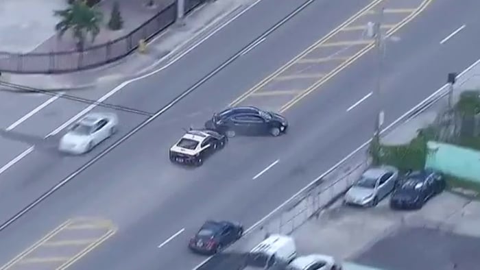Police pursuit ensues after man escapes Hialeah hospital, steals car in parking lot