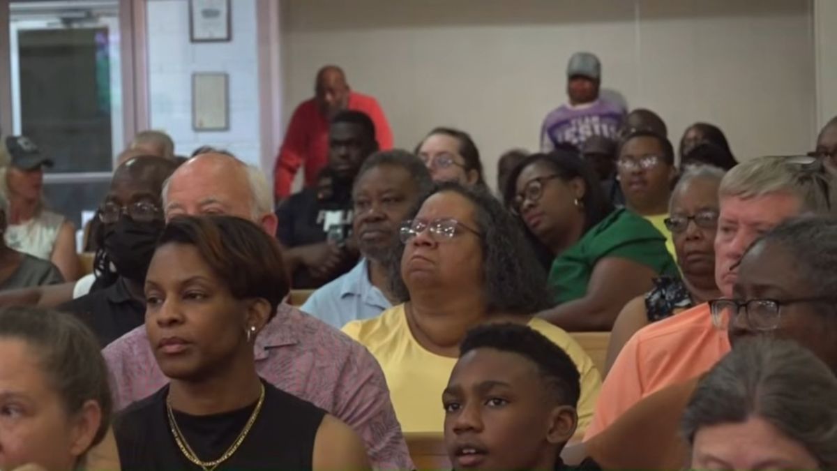 Jacksonville residents speak against proposed David's Burger's cattle plant