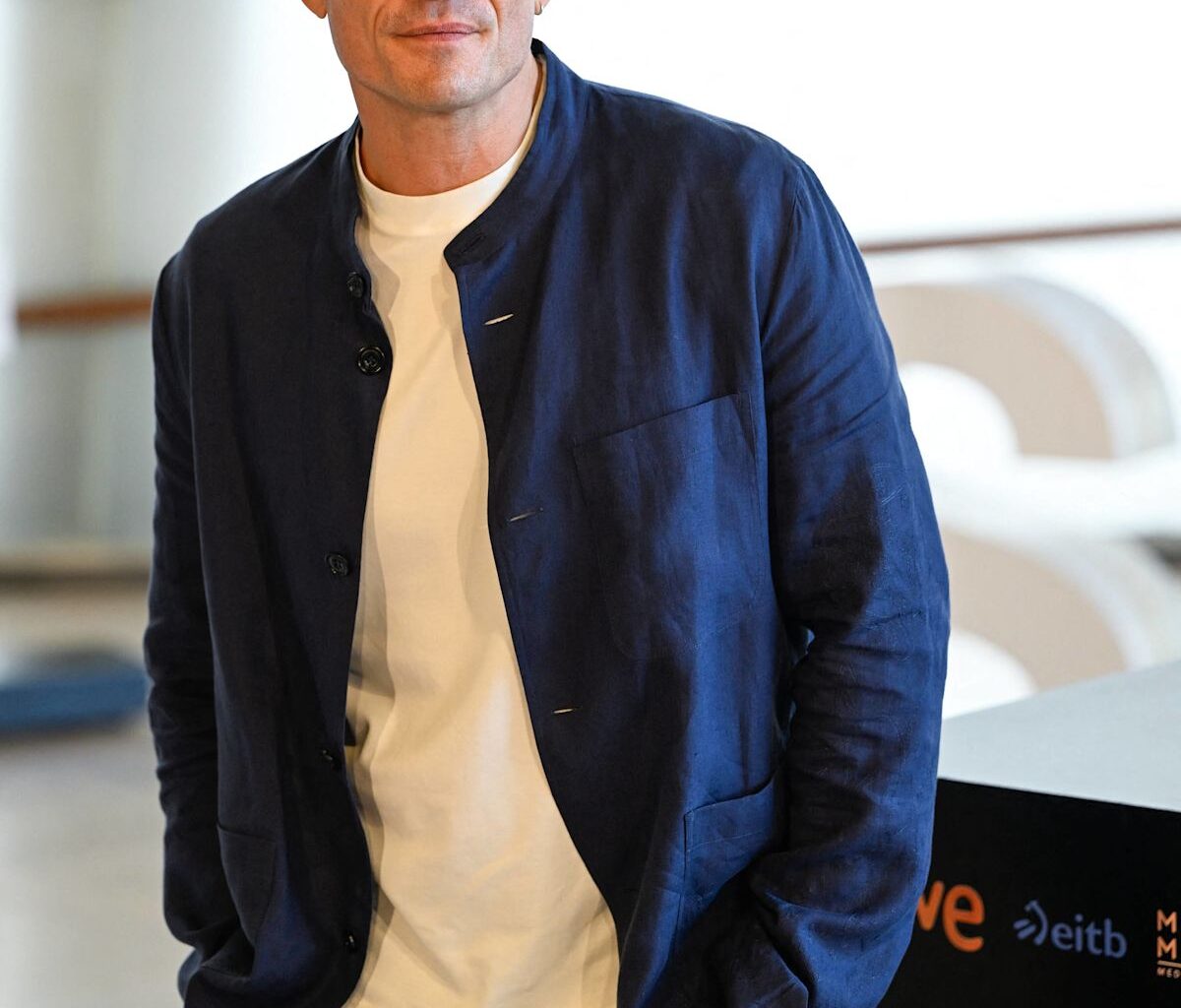Orlando Bloom Discusses Intimate Scene With Mara Sisters