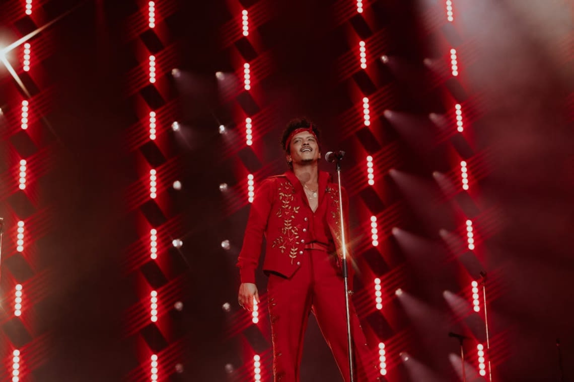 Bruno Mars showed up at this Miami club. Here’s why guests put down their phones