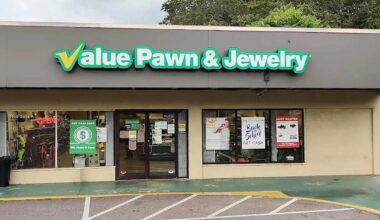 First-Time Dad Delivers Partner’s Breech Baby Girl in Florida Pawn Shop Parking Lot When She Came Unexpectedly Early