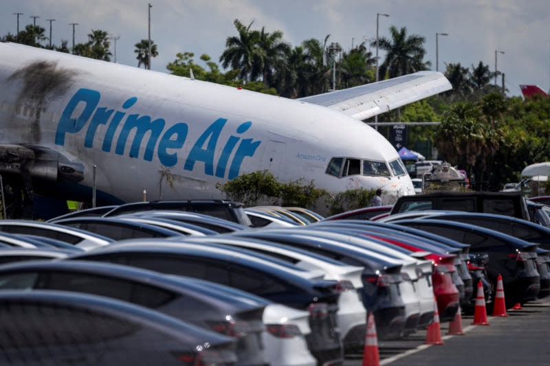 Amazon pauses 21 Air operations after Miami crash, WSJ reports