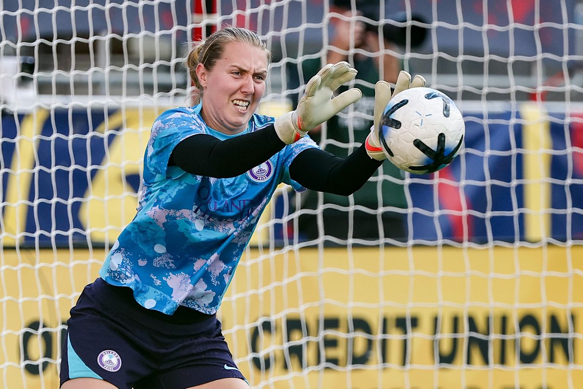 Orlando Pride loan goalkeeper Anna Moorhouse to Manchester City