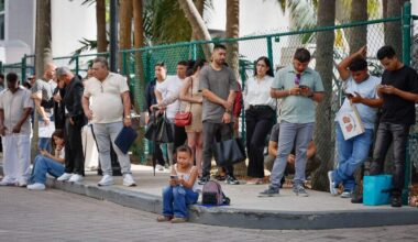 Immigrants endure thunderstorms, hours-long lines at Miami immigration court