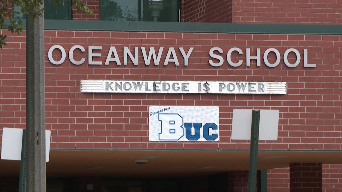 Parents warned after two Jacksonville children reportedly approached by strangers before school