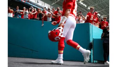 Photos: Warmups & Pregame from Regular Season Week 3