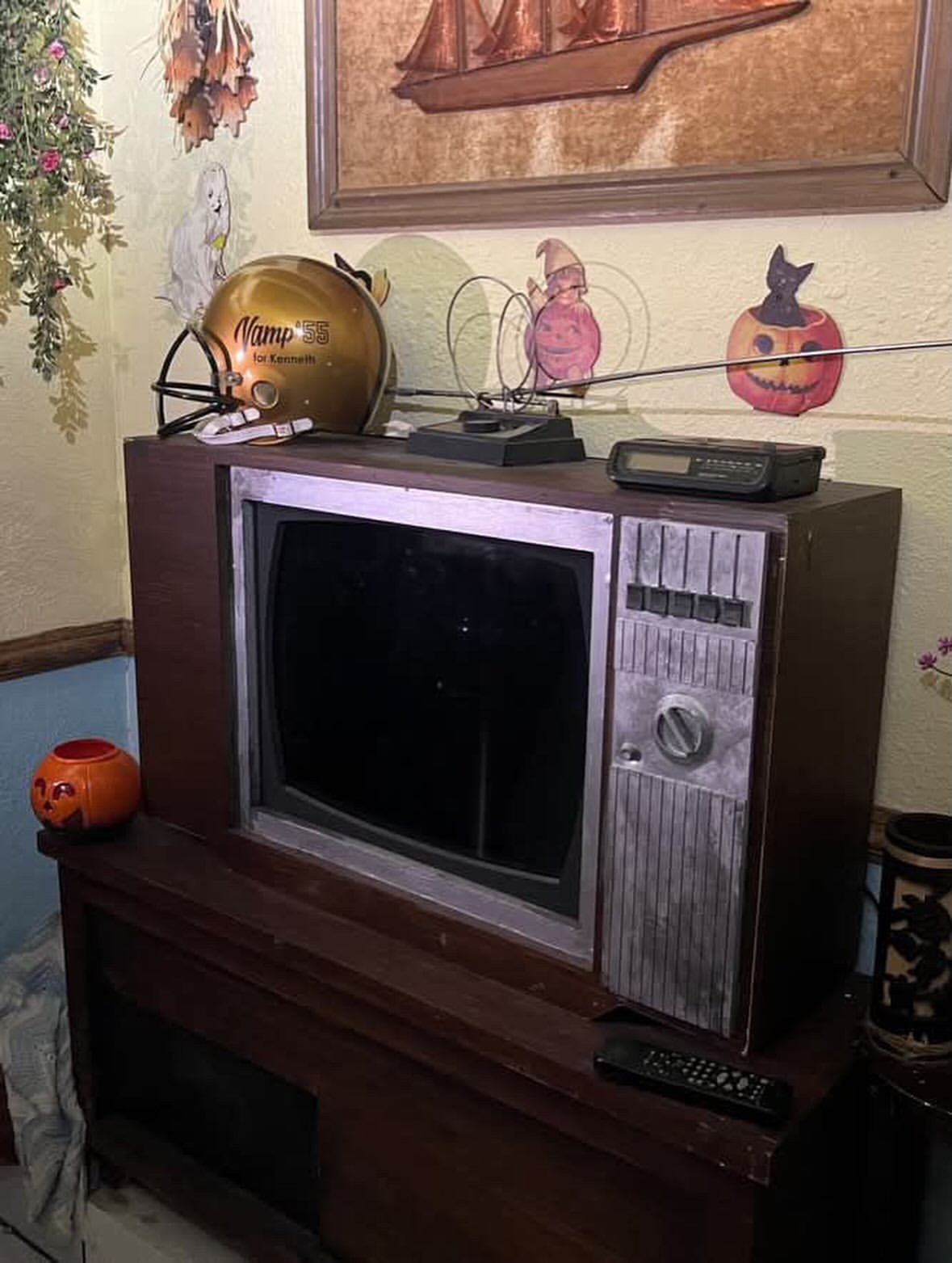Universal Orlando has added a tribute to a team member who recently passed away to the H.R. Bloodengutz house at Halloween Horror Nights 35.