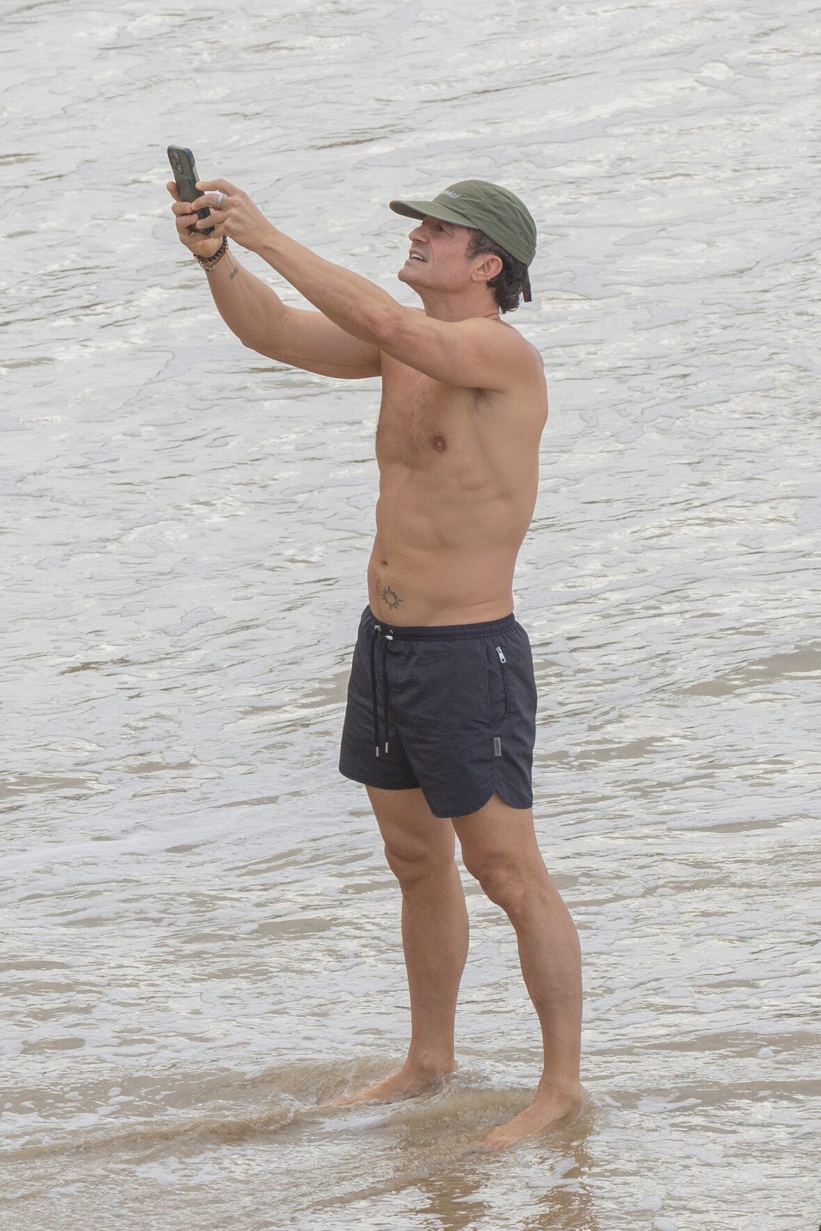 Orlando Bloom shirtless in Spain