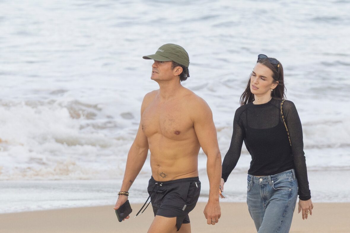 Orlando Bloom shirtless in Spain
