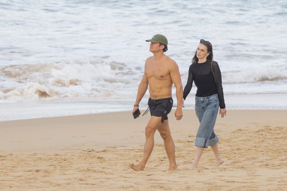 Orlando Bloom shirtless in Spain