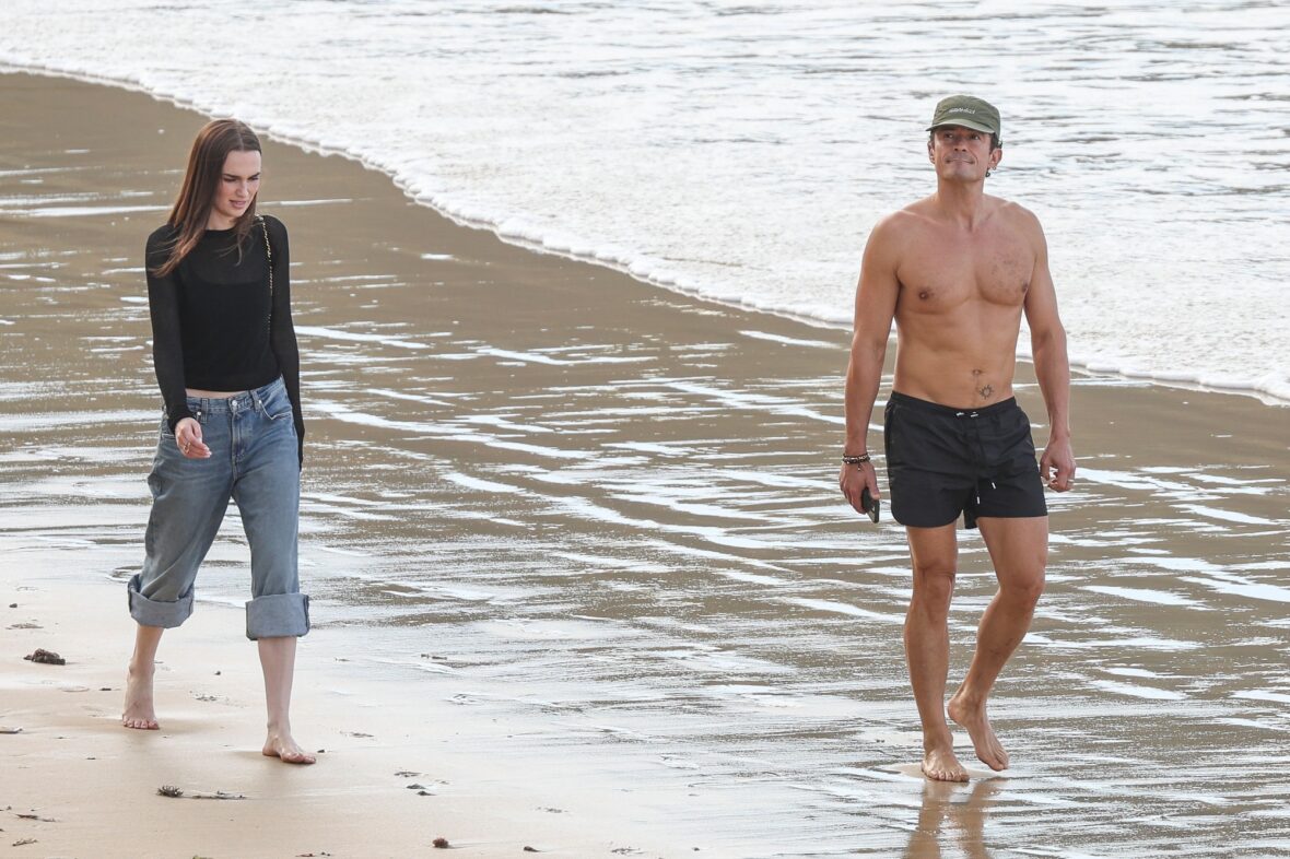 Orlando Bloom shirtless in Spain