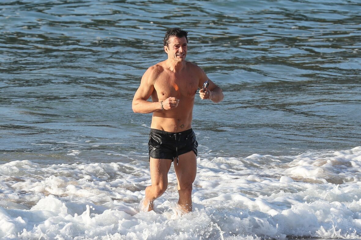Orlando Bloom shirtless in Spain