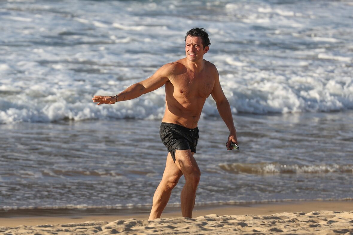 Orlando Bloom shirtless in Spain