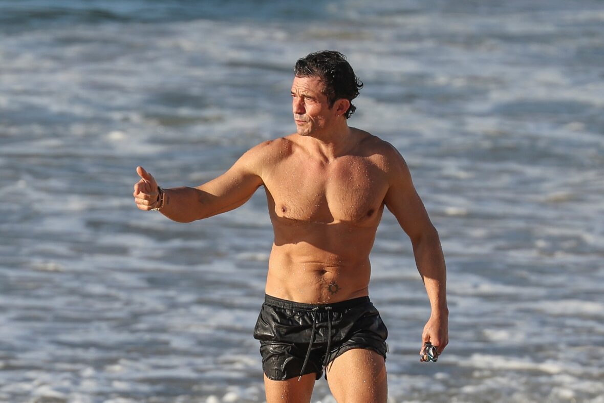 Orlando Bloom shirtless in Spain