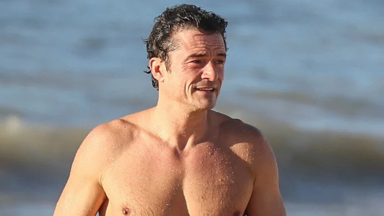 Orlando Bloom shirtless in Spain