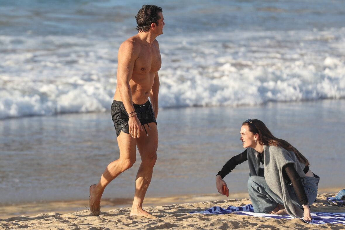Orlando Bloom shirtless in Spain