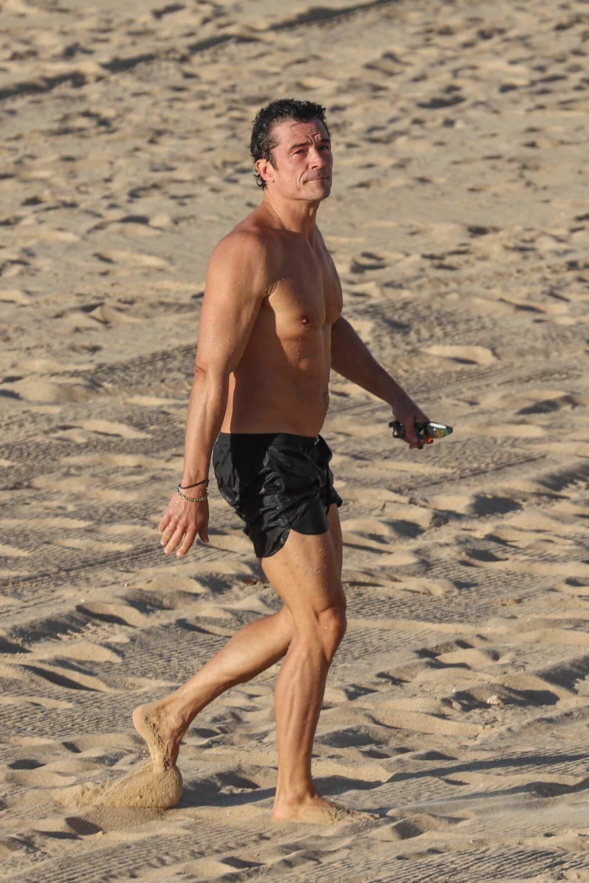 Orlando Bloom shirtless in Spain
