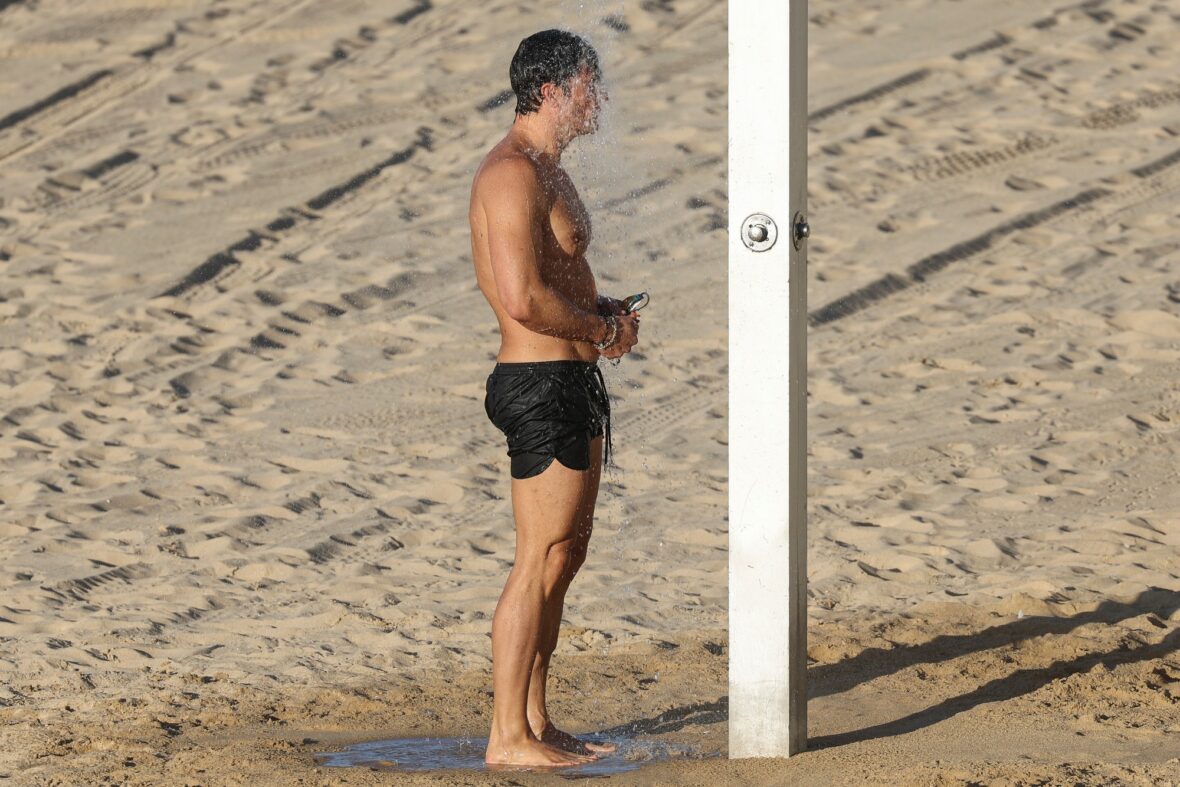 Orlando Bloom shirtless in Spain