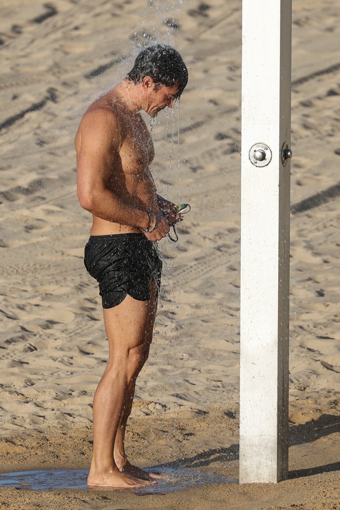 Orlando Bloom shirtless in Spain