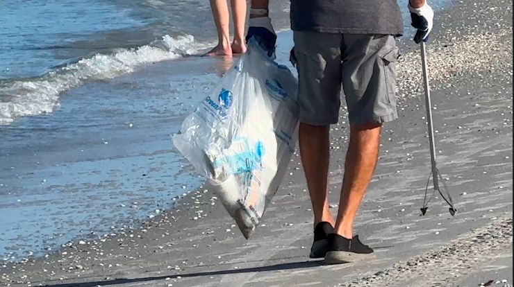 Volunteers clean up Treasure Island Beach