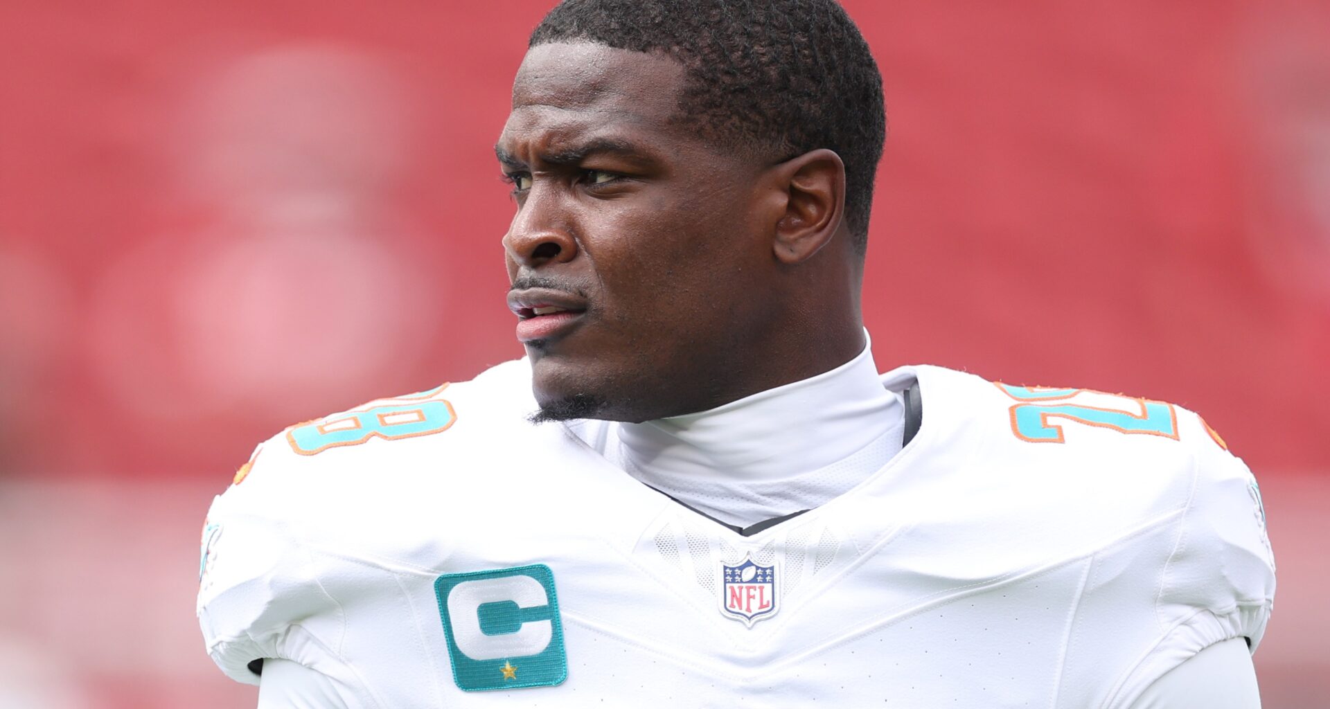 Dolphins' De'Von Achane suffers knee injury vs. Chiefs