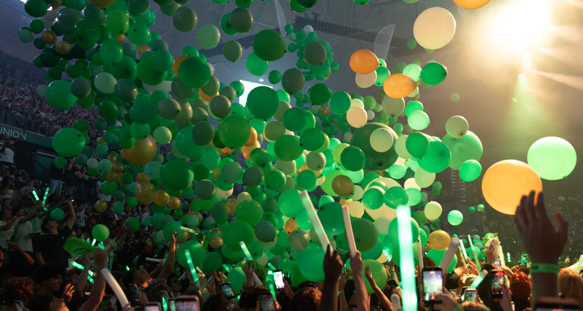 Yuengling Center Balloon Drop welcomes freshmen, returning Bulls to new year