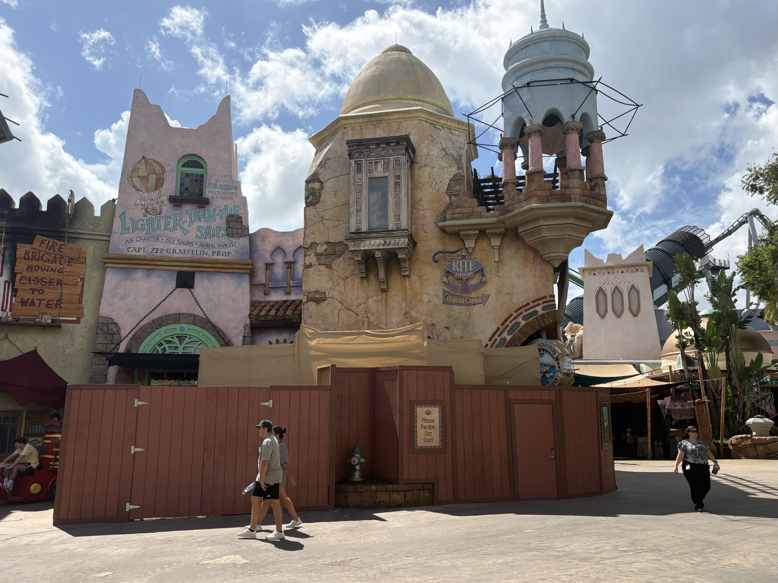 Islands of Adventure Trading Company Construction Walls