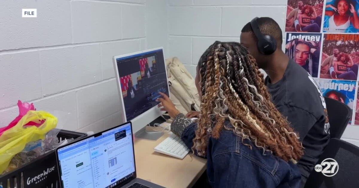 Tallahassee group works to keep young professionals rooted in the community