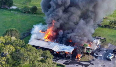 Large barn fire destroys building, 6 vehicles