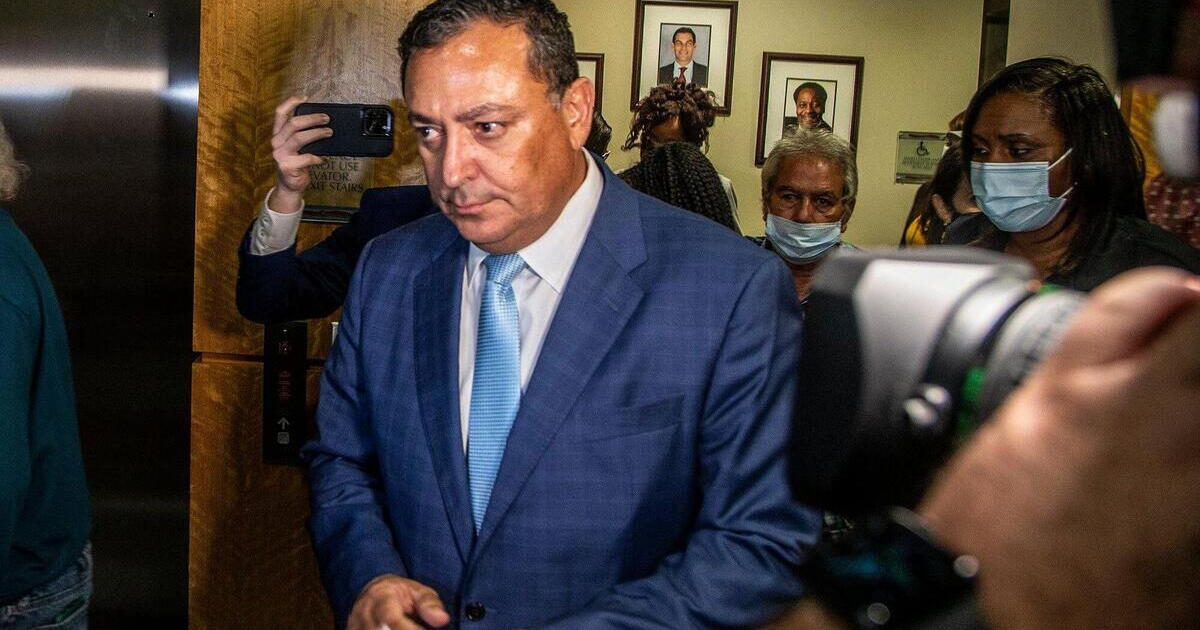 Fired police chief's free speech suit vs. Miami officials can proceed