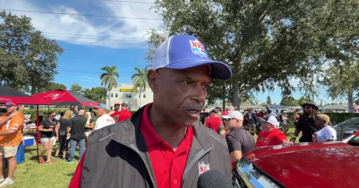 Former NFL players rally at Tampa tailgate to give back to kids