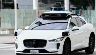 Waymo begins welcoming public riders in Tampa