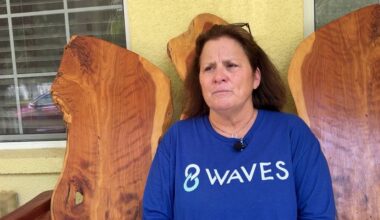 8 Waves volunteer includes animals to inspire kids to read