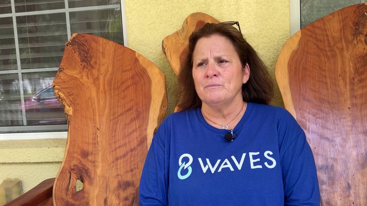 8 Waves volunteer includes animals to inspire kids to read