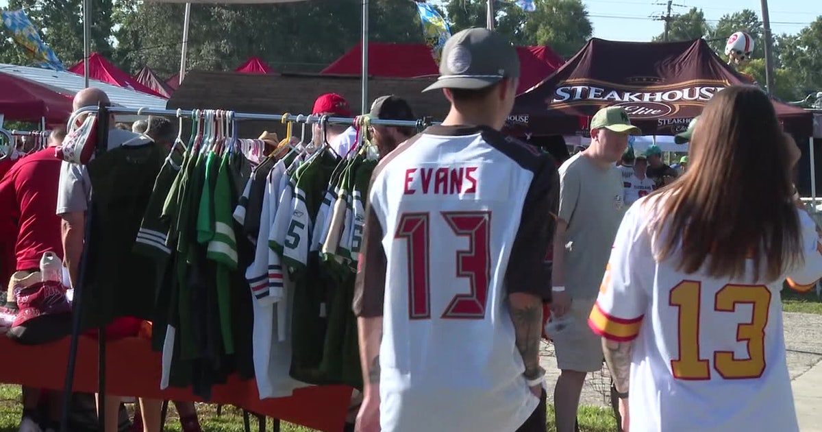 Leatherheads Tailgate Crew returns for Buccaneers first home game
