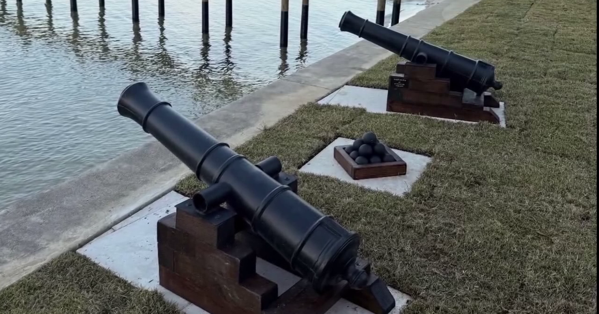 Hudson couple handcrafts full-size replica cannons for Tampa Bay's pirate-loving crowd